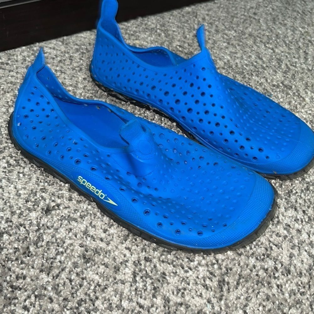 Speedo - blue water shoes - 35.5 or 4